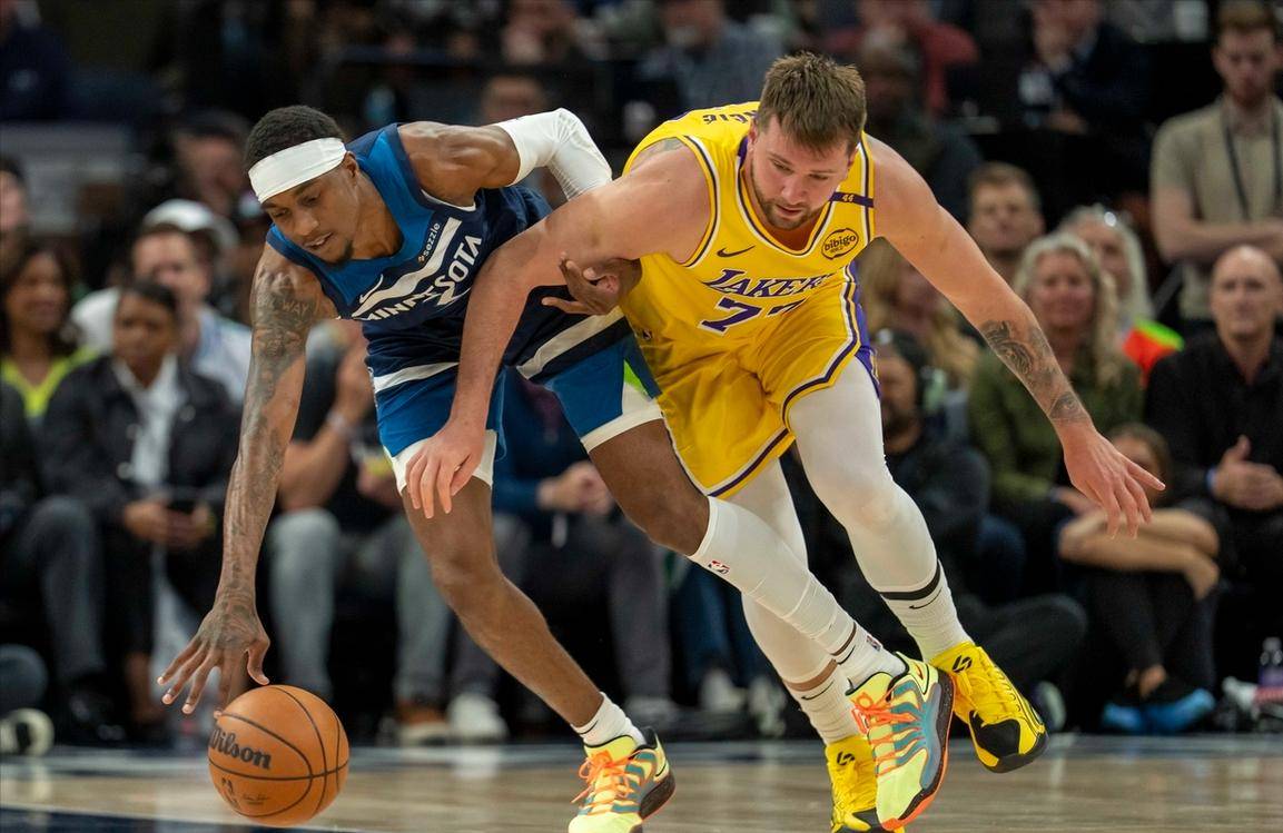 开云中国App-包含詹姆斯关键时刻救险，费德勒力保胜局拿下系列赛的词条