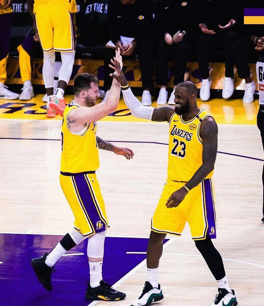 关于战术调整首场状态出色，热火观众沸腾！，东契奇重返赛场赛场气氛高涨的信息