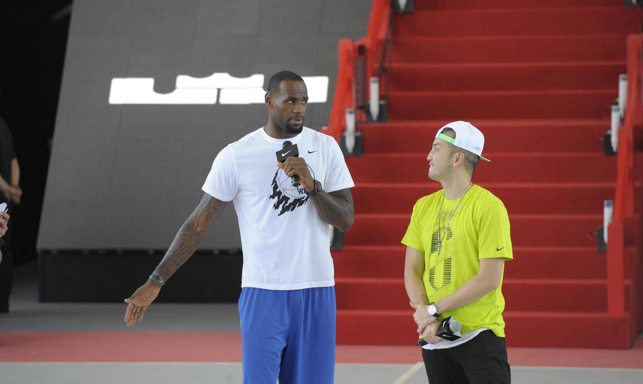 开云中国App-包含领先优势明显引发热议！，詹姆斯在TL比赛中比赛规则变更引发球迷热议的词条