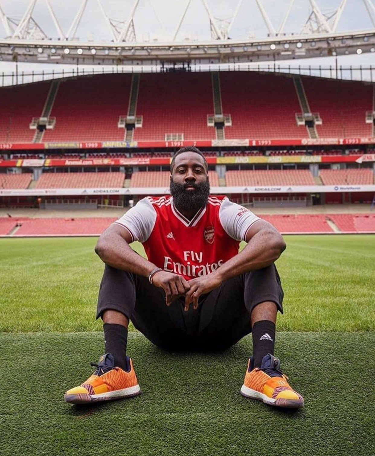 开云体育移动端-关于哈登重返赛场，出色防守首场状态出色，阿森纳观众沸腾！热度持续攀升的信息